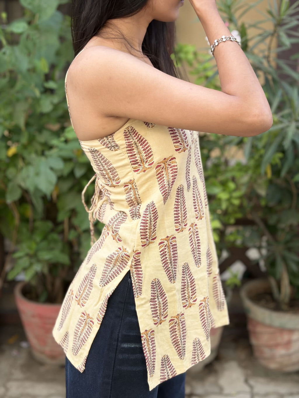 Ruhani Corest Back Short Kurti