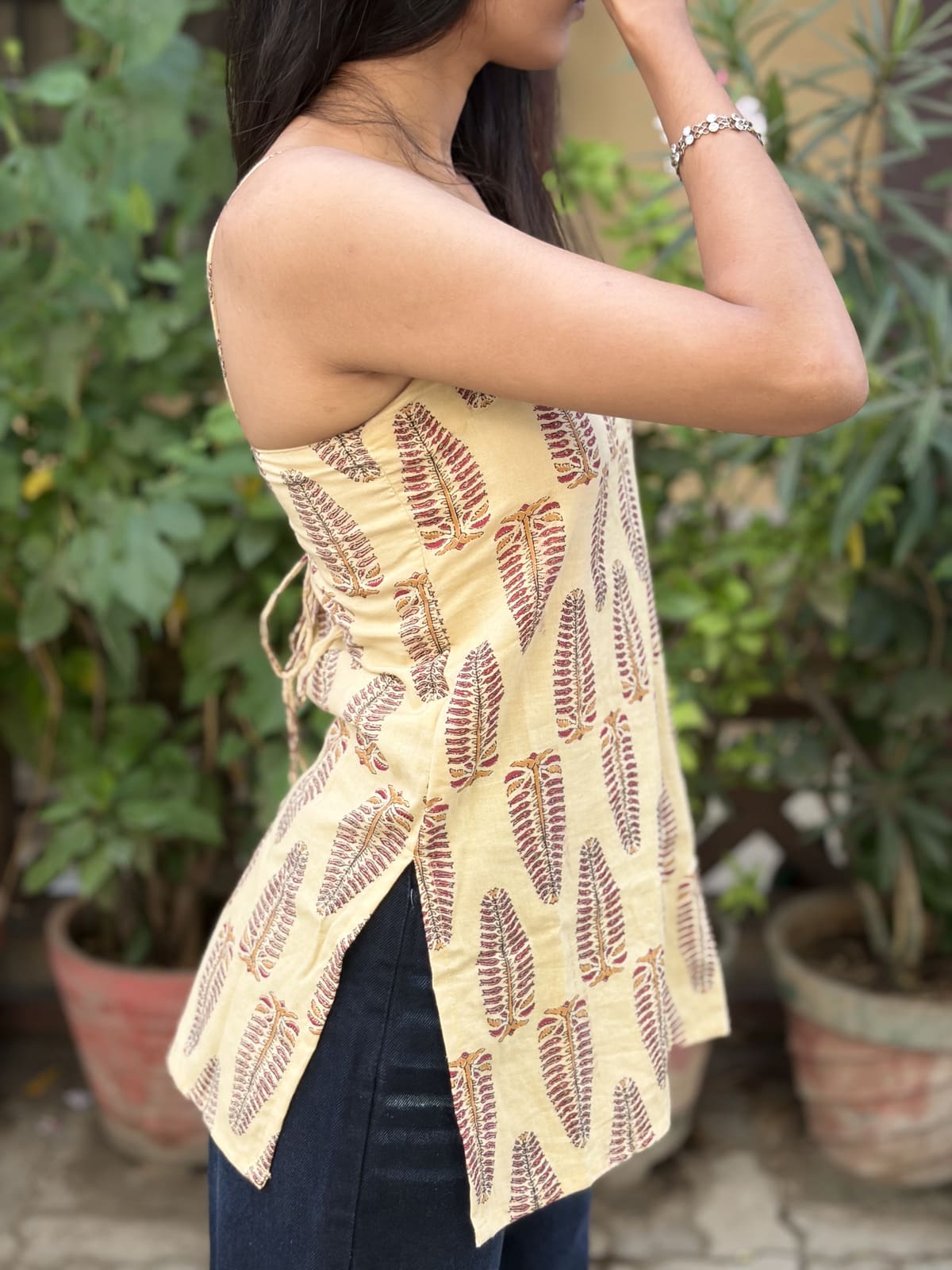 Ruhani Corest Back Short Kurti